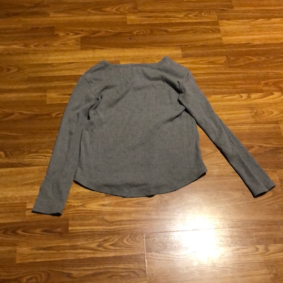 A pink shirt - Picture 2 of 2